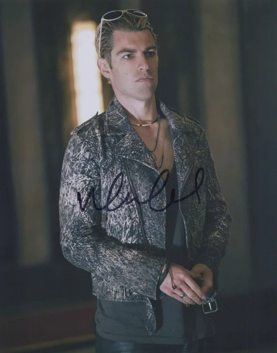 Max Greenfield autograph