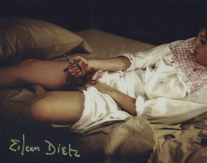 Eileen Dietz autograph