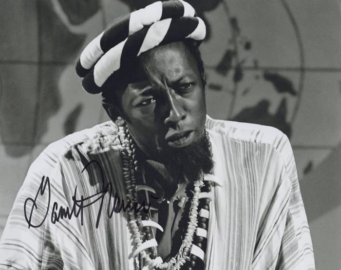 Garrett Morris autograph