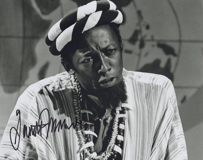 Garrett Morris autograph