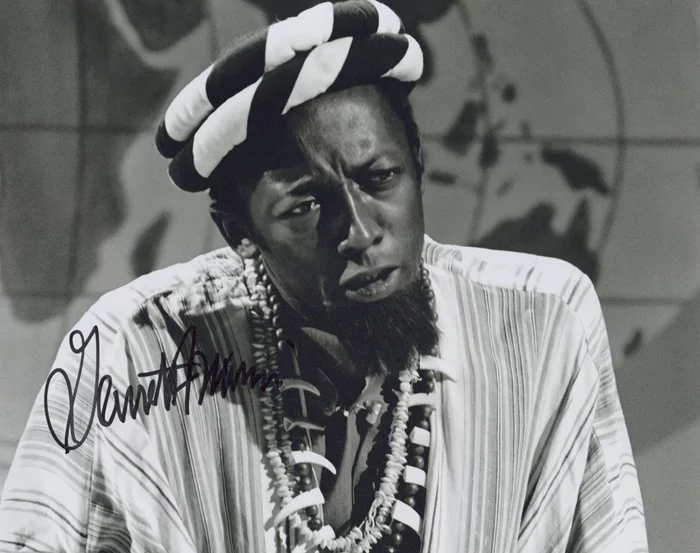 Garrett Morris autograph