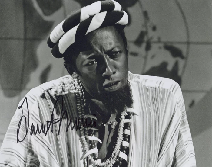 Garrett Morris autograph
