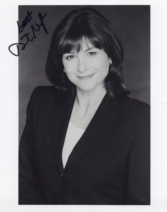 Dinah Manoff autograph
