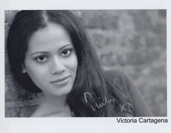 Victoria Cartagena autograph