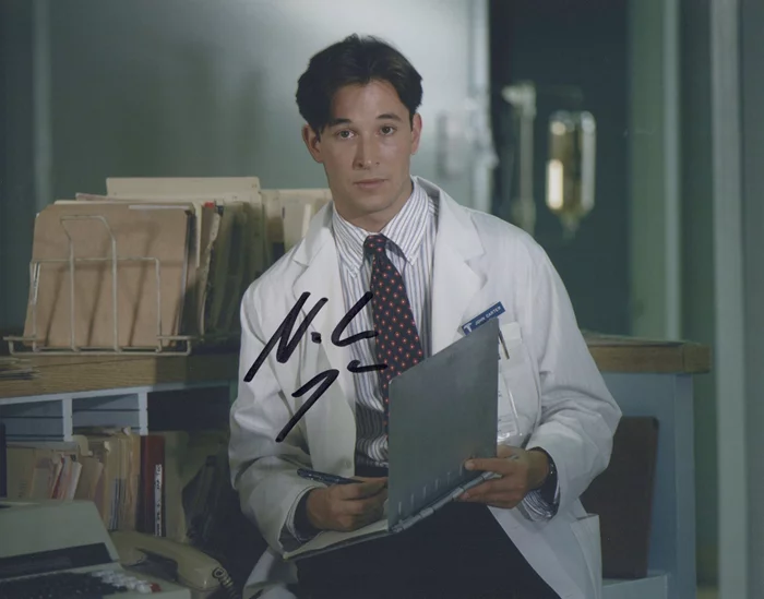 Noah Wyle autograph