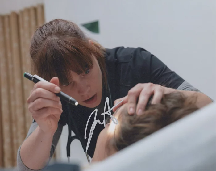 Fiona Dourif autograph