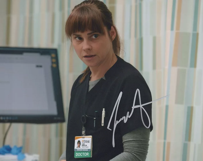 Fiona Dourif autograph