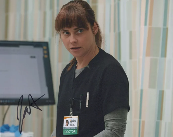 Fiona Dourif autograph