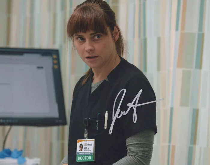 Fiona Dourif autograph