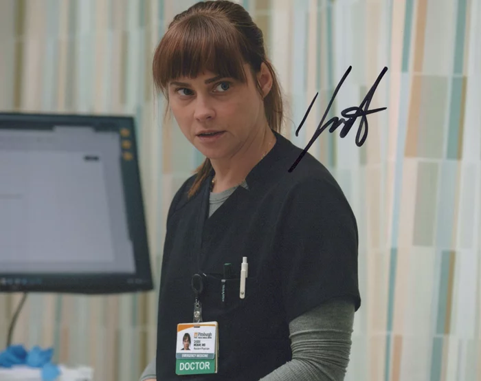 Fiona Dourif autograph