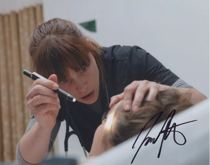 Fiona Dourif autograph