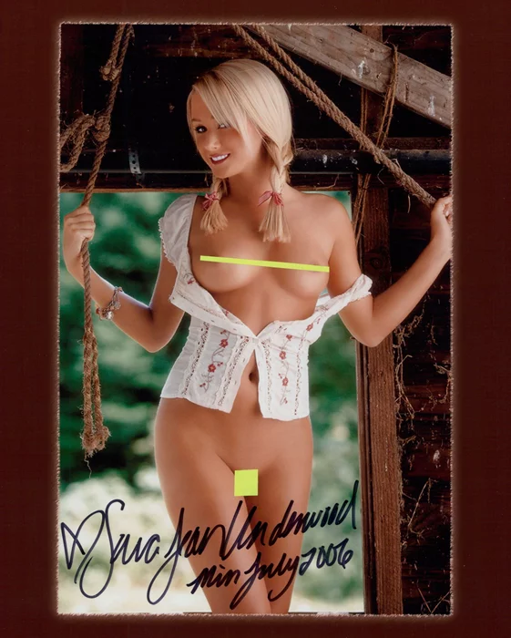 Sara Jean Underwood autograph