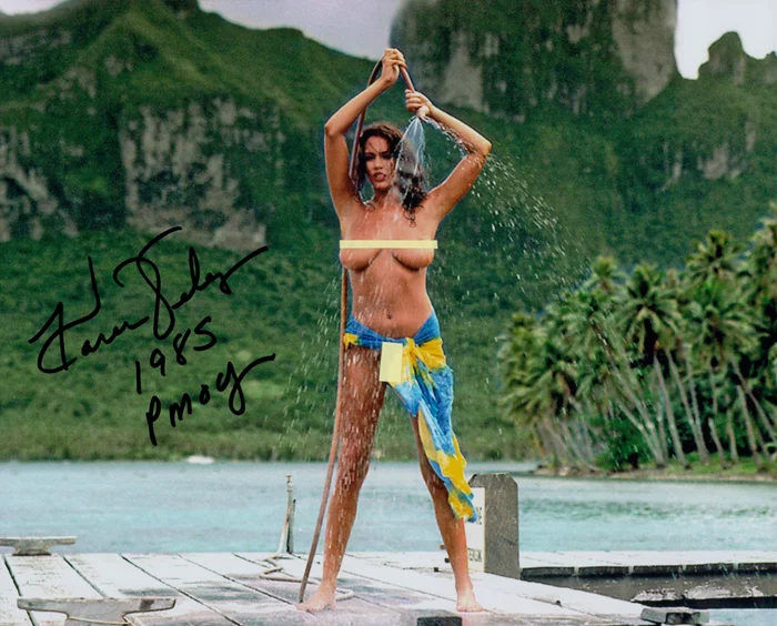 Karen Velez autograph