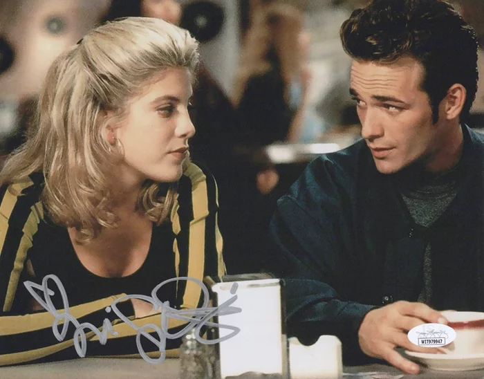 Tori Spelling autograph