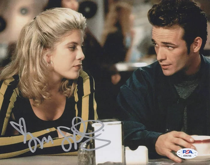 Tori Spelling autograph