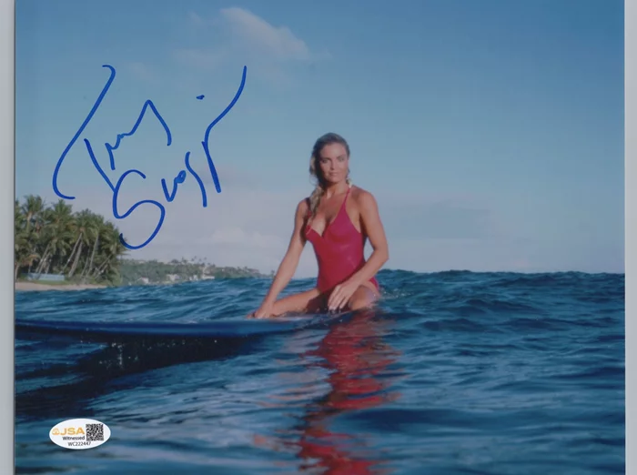 Tracy Scoggins autograph