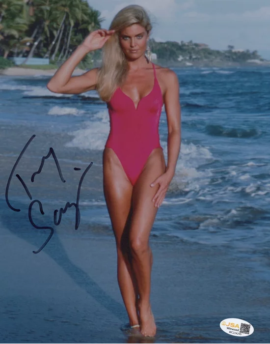 Tracy Scoggins autograph