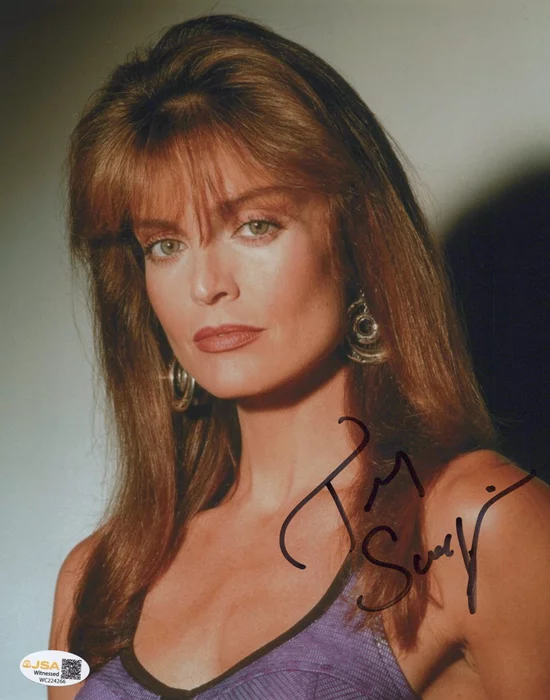 Tracy Scoggins autograph