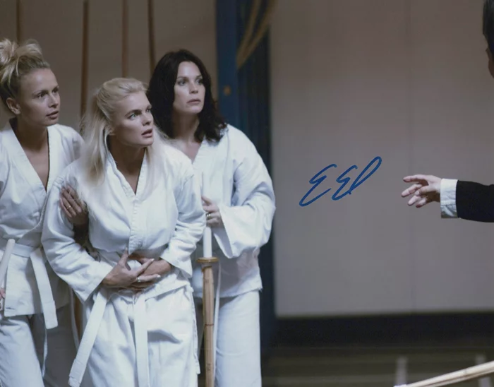 Erika Eleniak autograph