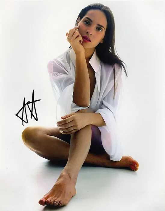 Adria Arjona autograph