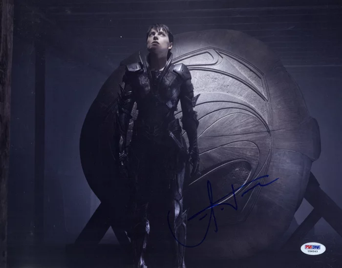 Antje Traue autograph