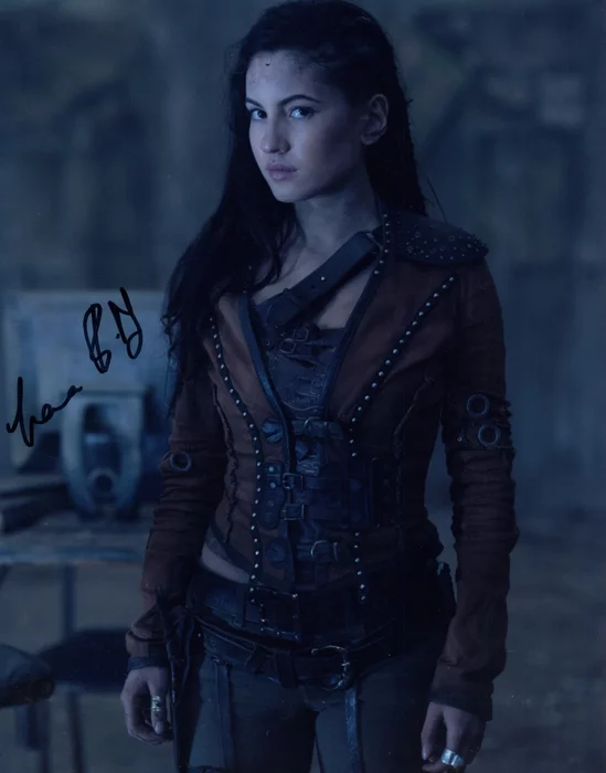 Ivana Baquero autograph