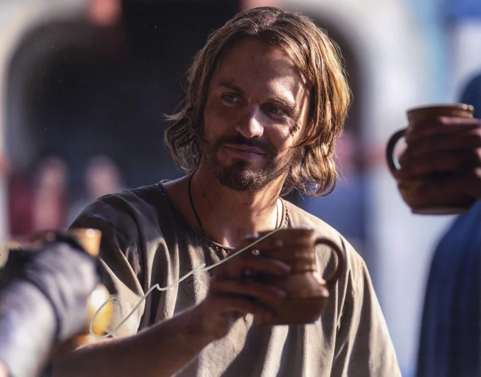 Charlie Vickers autograph