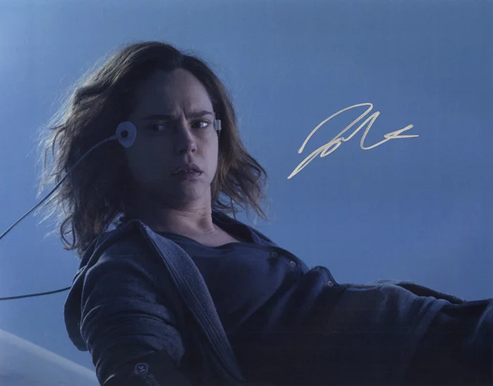 Fiona Dourif autograph