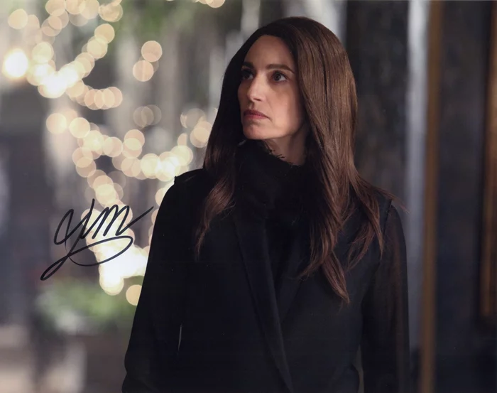 Claudia Black autograph