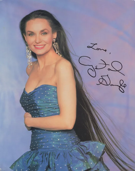 Crystal Gayle autograph