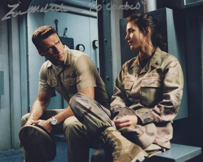 Zoe McLellan autograph