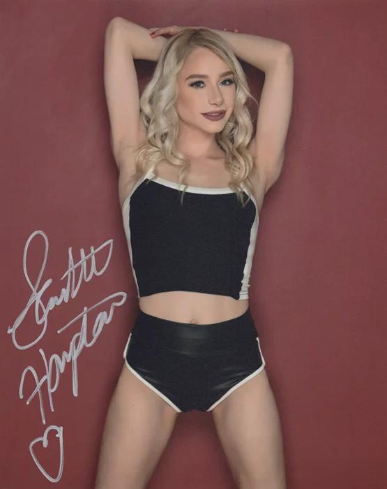 Scarlett Hampton autograph