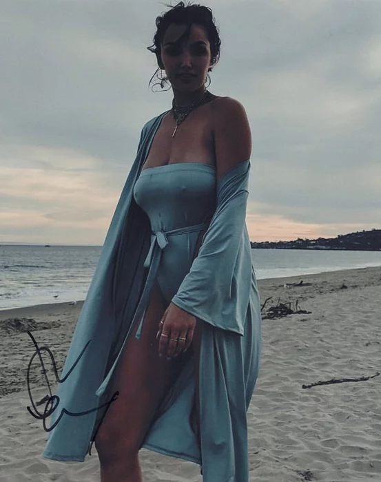 Hailee Keanna Lautenbach autograph