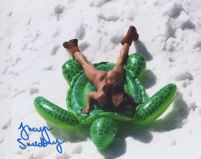 Jaclyn Swedberg autograph