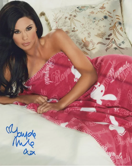 Jayde Nicole autograph