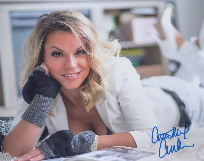 Courtney Culkin autograph