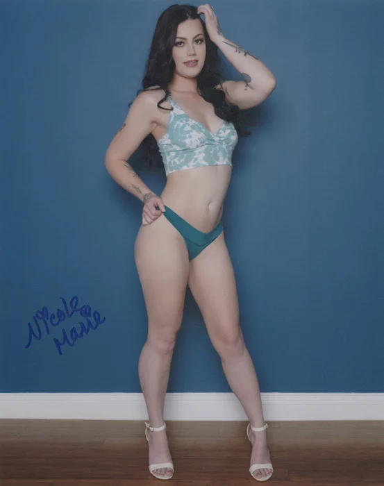 Nicole Marie autograph