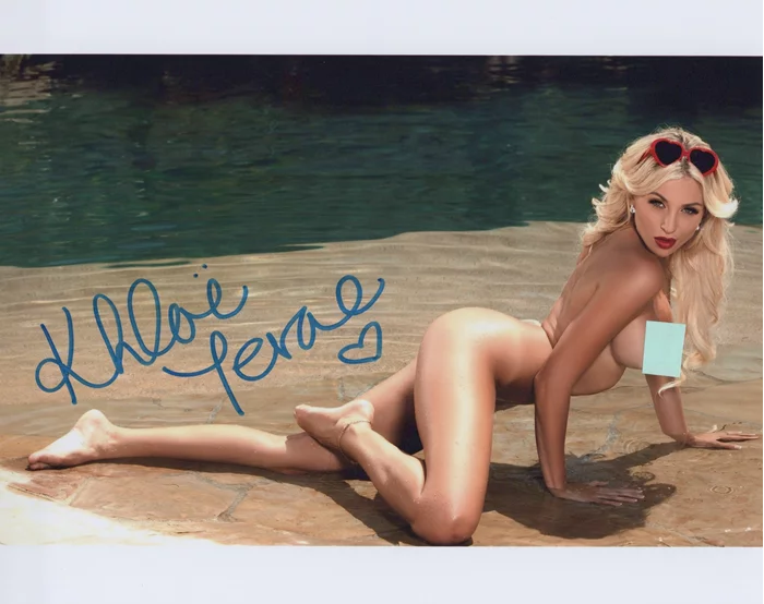 Khloe Terae autograph