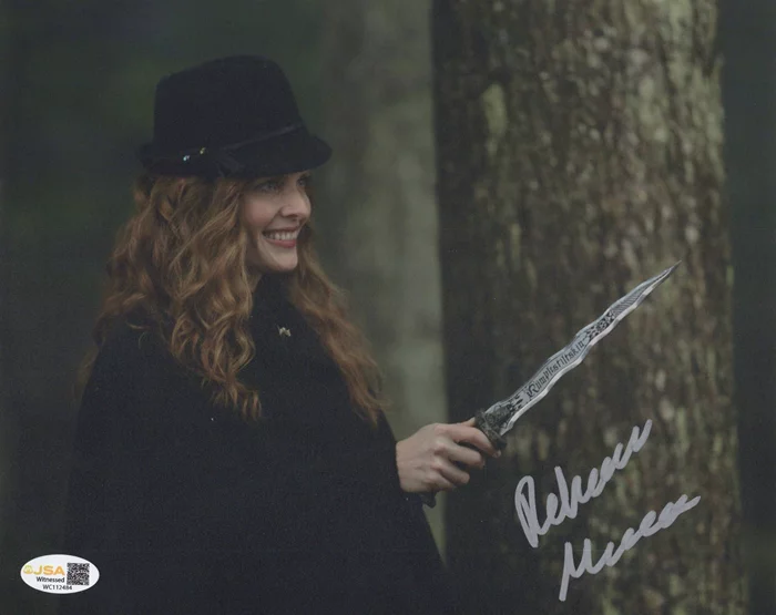 Rebecca Mader autograph