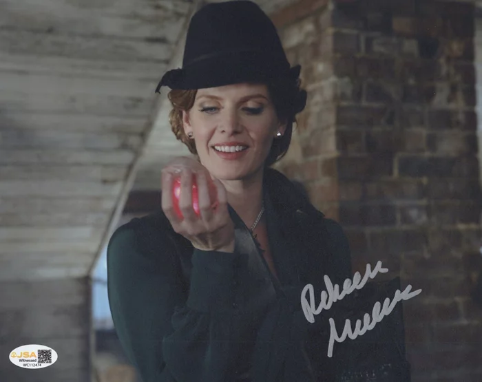 Rebecca Mader autograph