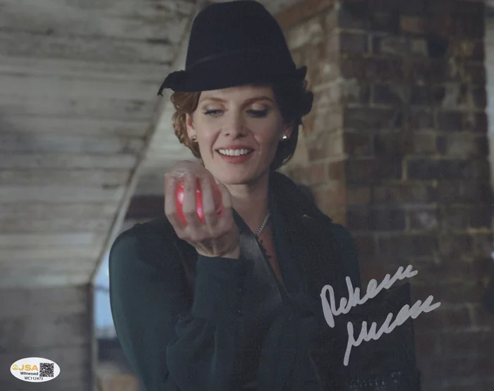 Rebecca Mader autograph