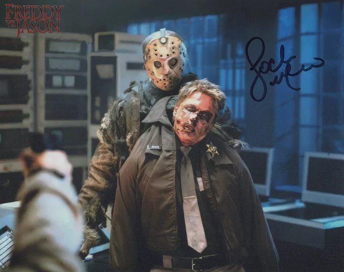 Lochlyn Munro autograph