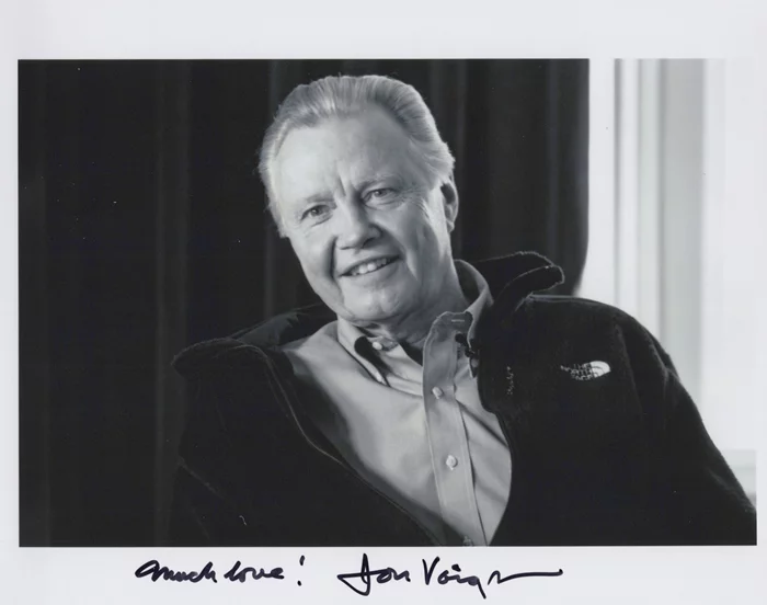 Jon Voight autograph