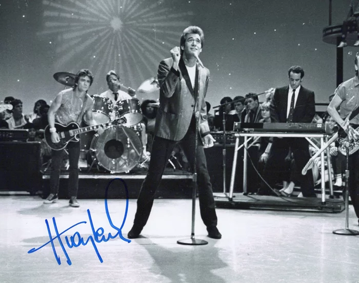 Huey Lewis autograph