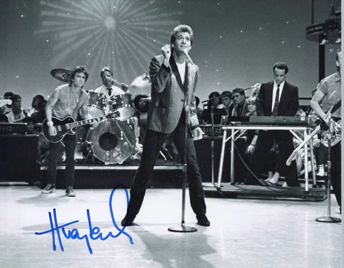 Huey Lewis autograph