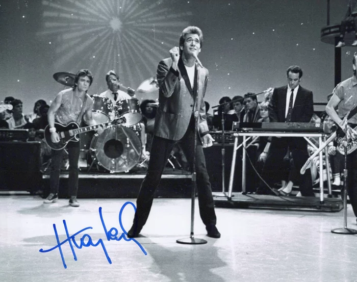 Huey Lewis autograph