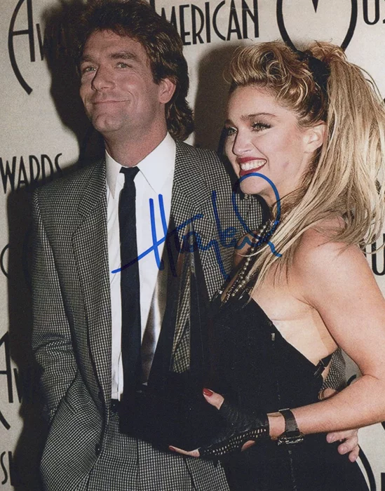 Huey Lewis autograph