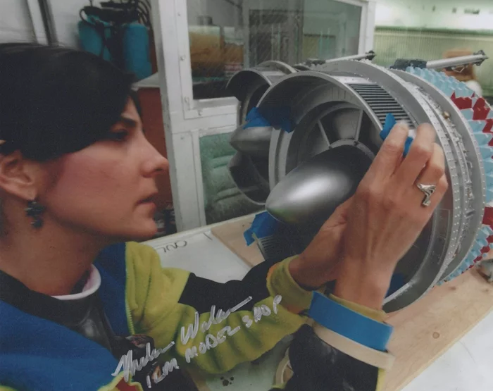 Melanie Walas autograph