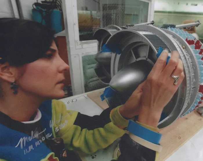 Melanie Walas autograph