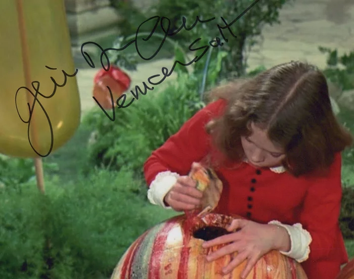 Julie Dawn Cole autograph